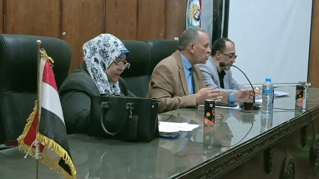 جانب من متابعه 