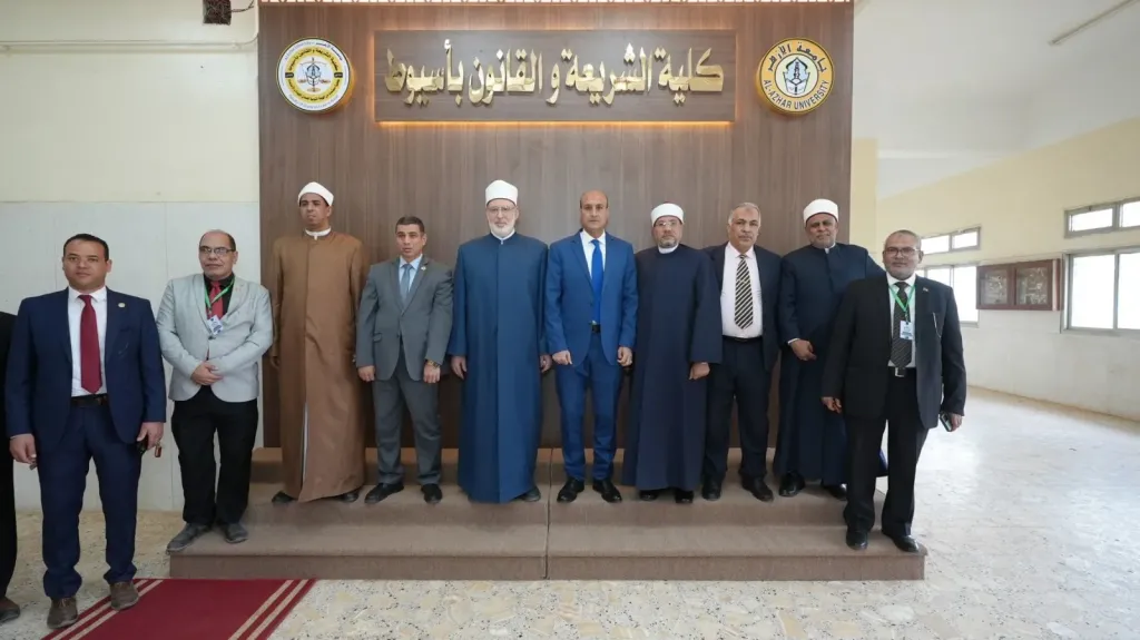 جانب من متابعه 