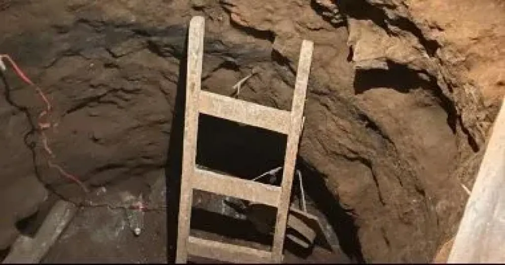 التنقيب عن الاثار 