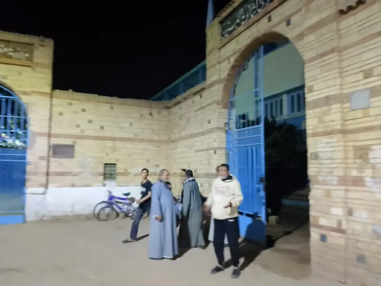 جانب من متابعه 