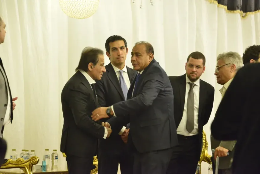 المستشار محمد سليم يقدم واجب العزاء  للمهندس احمد عز