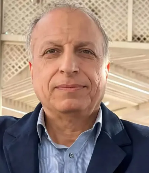 الكاتب الصحفى عزت سلامة