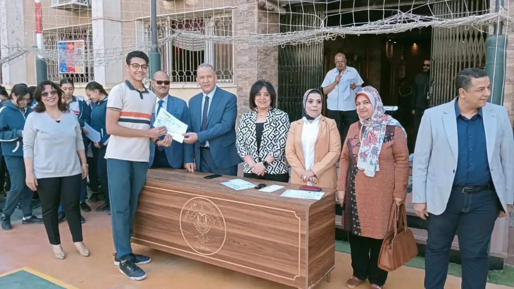 جانب من متابعه 