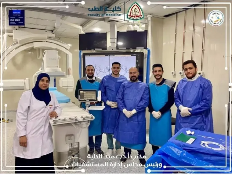 فريق العمل بمستشفى العاشر من رمضان الجامعى 