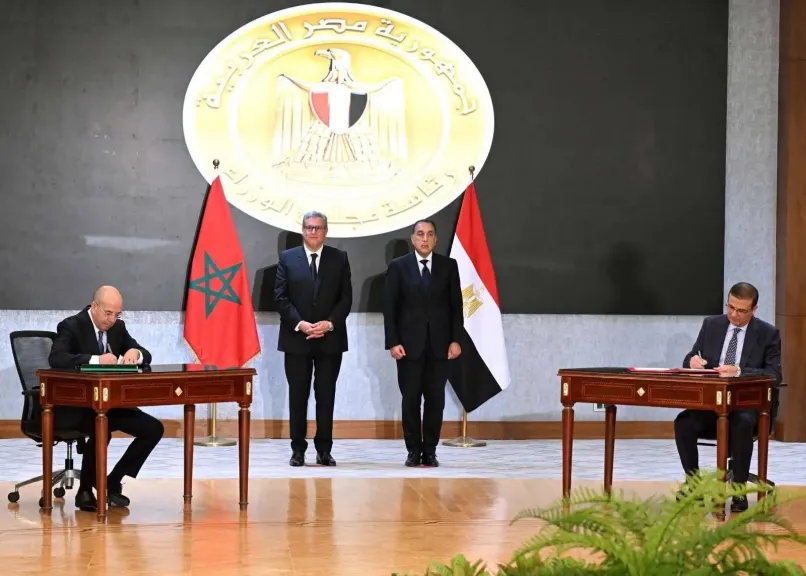 جانب من التوقيع 