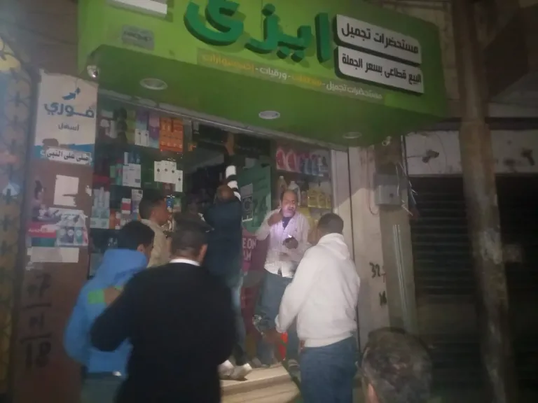 جانب من تشميع المحلات 