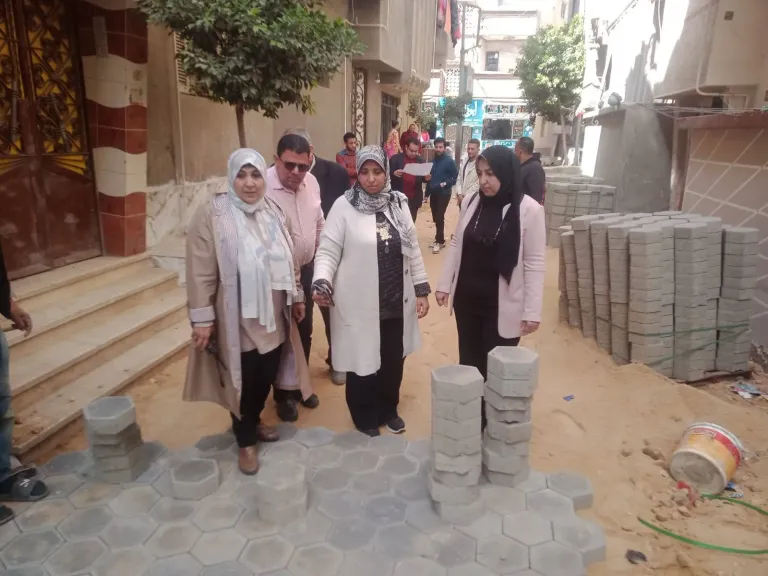 جانب من المتابعة للعمل 