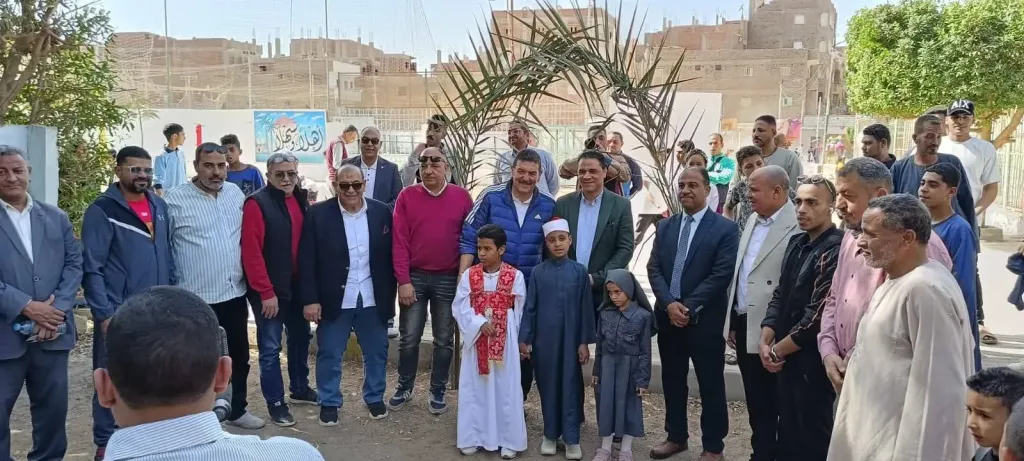 جانب من متابعه 
