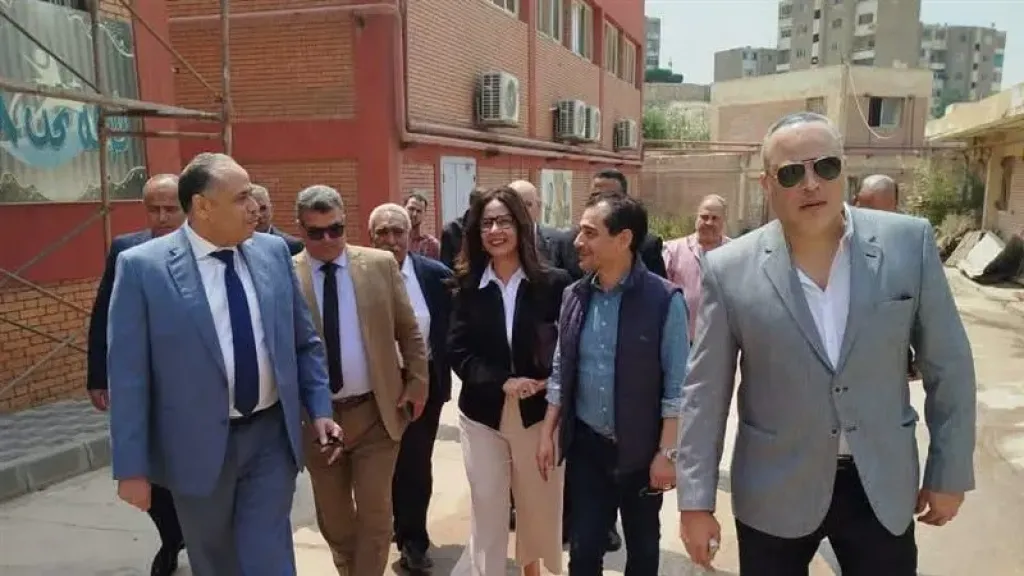 وزيره الثقافه تتفقد مسرح وسيرك 15 مايو