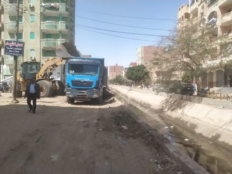 جانب من متابعه 