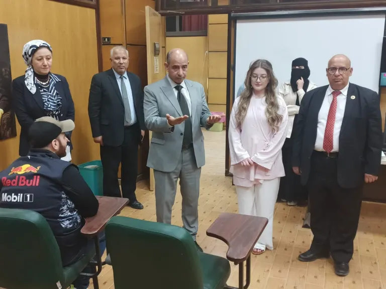 جانب من متابعه 