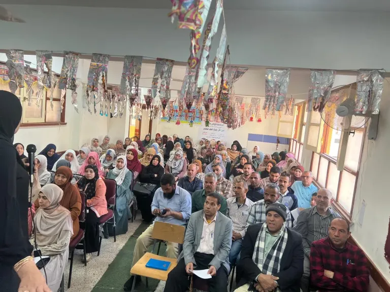 جانب من متابعه 