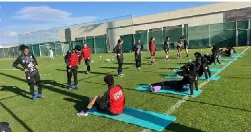   منتخب الكرة النسائية  
