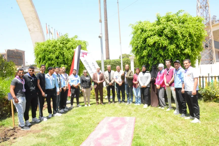 جانب من متابعه 