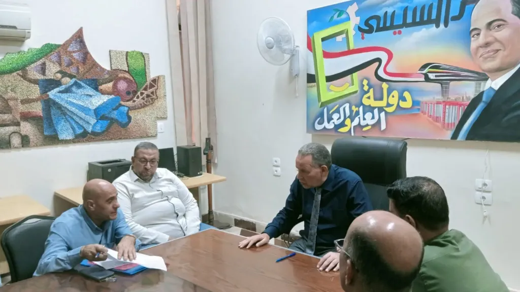 جانب من متابعه 