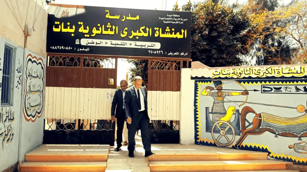 جانب من متابعه 