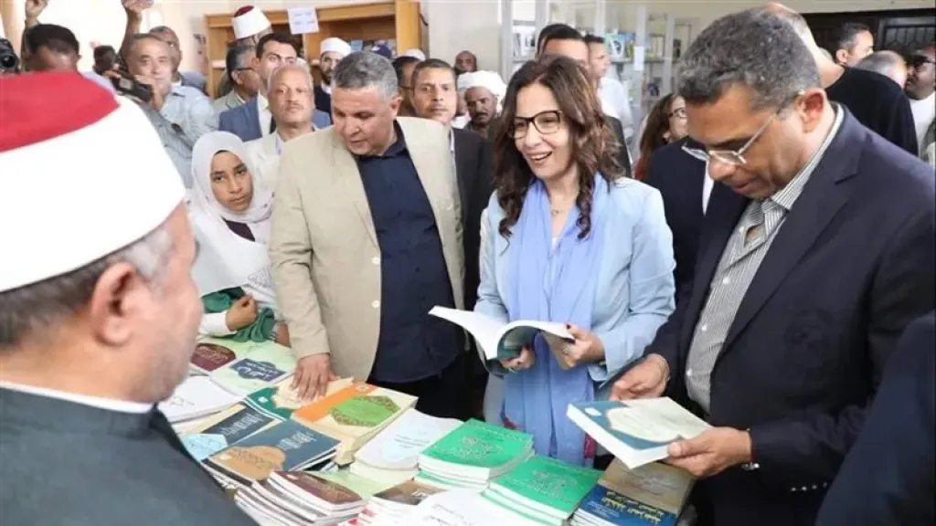 جوله وزيره الثقافه ومحافظ البحر الاحمر