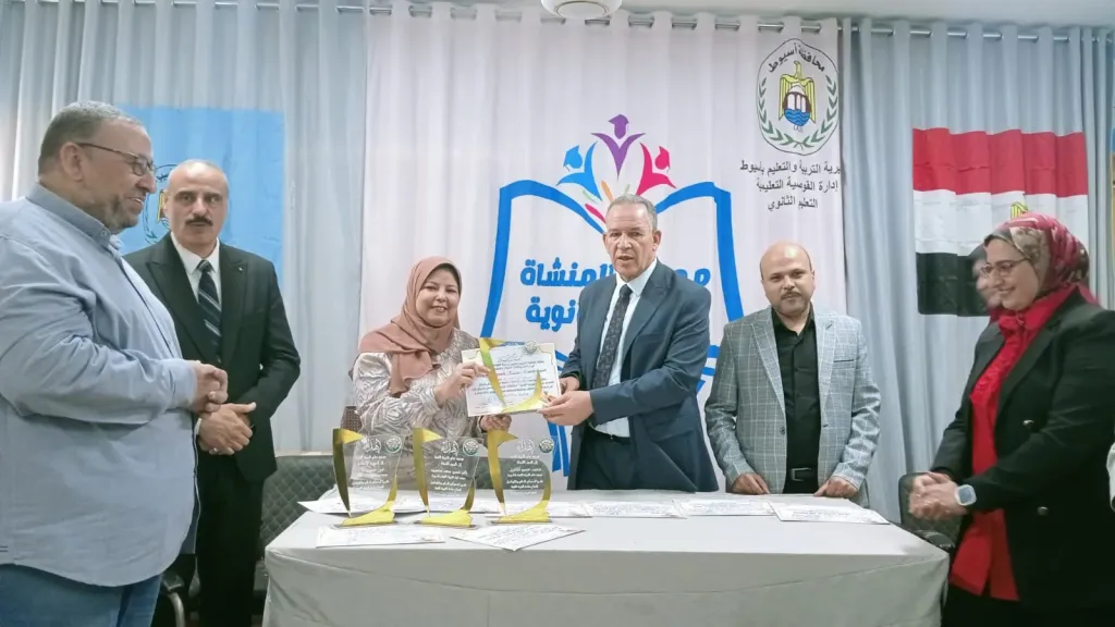 جانب من متابعه 