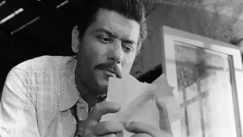 الفنان  شكرى سرحان فى فيلم البوسطجى