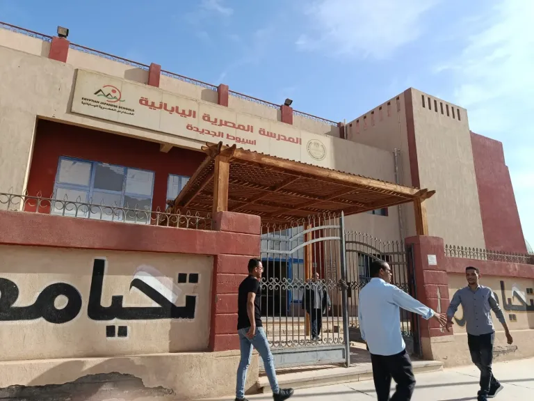 جانب من متابعه 