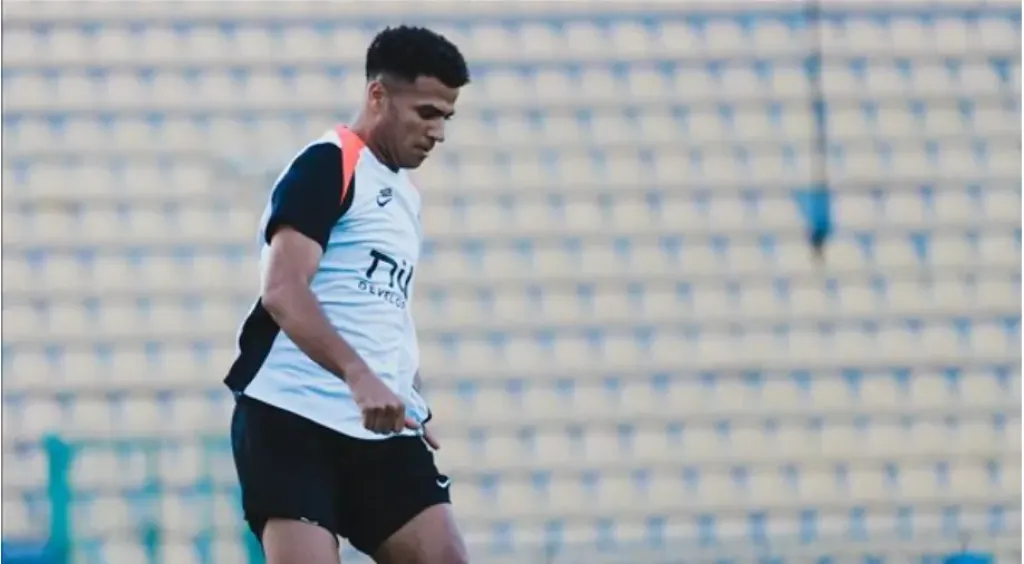 أحمد ربيع لاعب وسط الفريق الأول لكرة القدم بنادي الزمالك