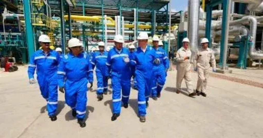 المهندس كريم بدوي وزير البترول أثناء الجولة