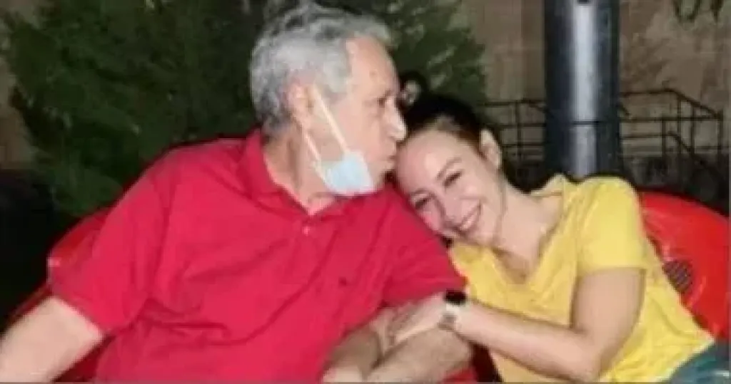 منه شلبي ووالدها 