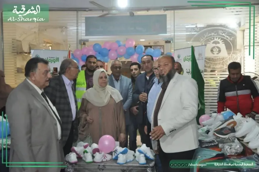 توزيع ملابس 