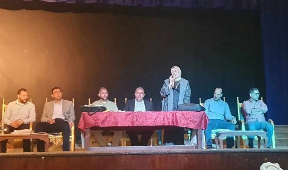 جانب من متابعه 