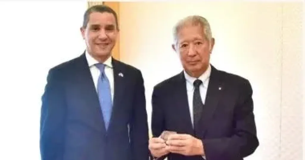 رئيس مجلس النواب اليابانى خلال اجتماعه مع السفير راجى الإتربى