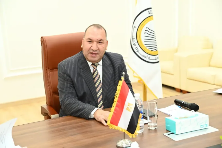 رئيس جامعة الاهليه 