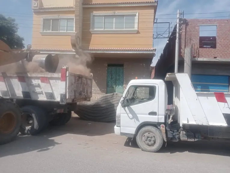 جانب من متابعه 