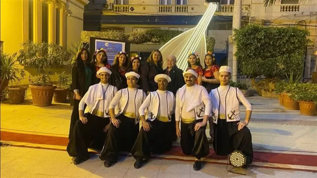 فرقه الفنون الشعبيه