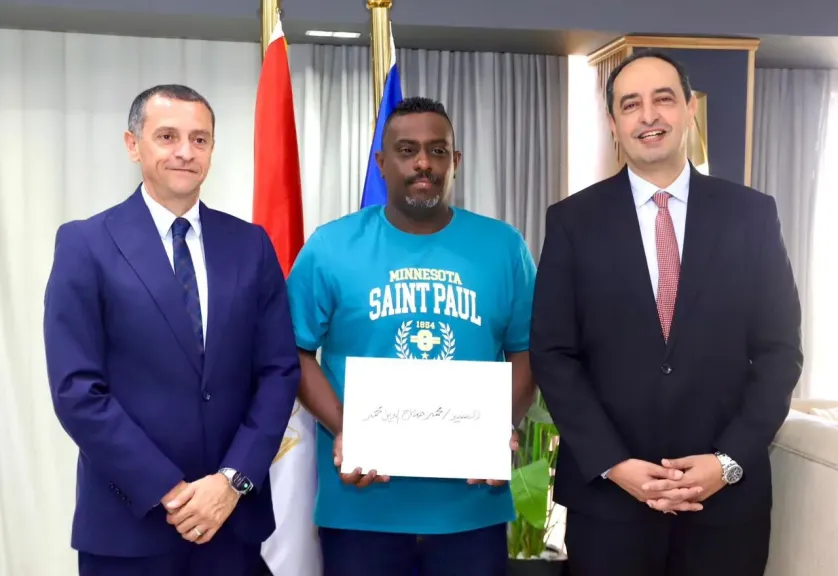 محافظ أسوان ومدير صندوق مكافحة الإدمان