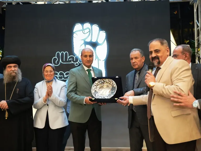 جانب من متابعه 