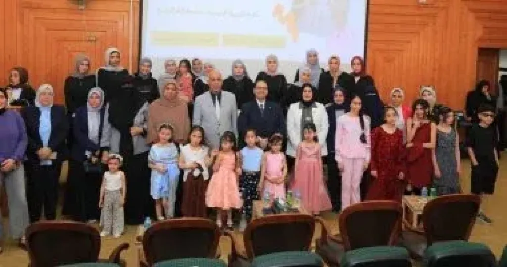 بعض العروض والملابس المخصصة للأطفال