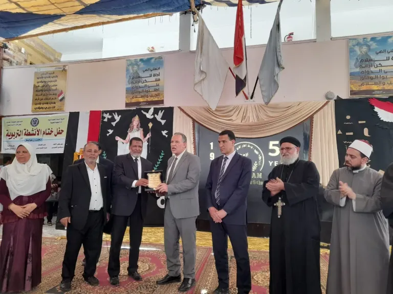 جانب من متابعه 