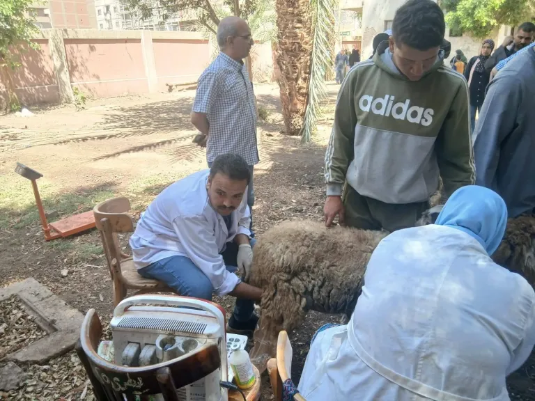 جانب من متابعه 