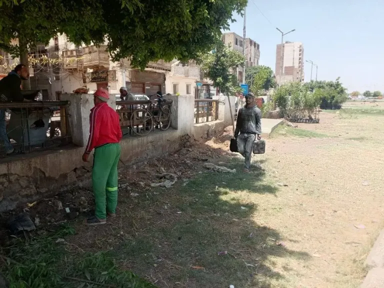جانب من متابعه 