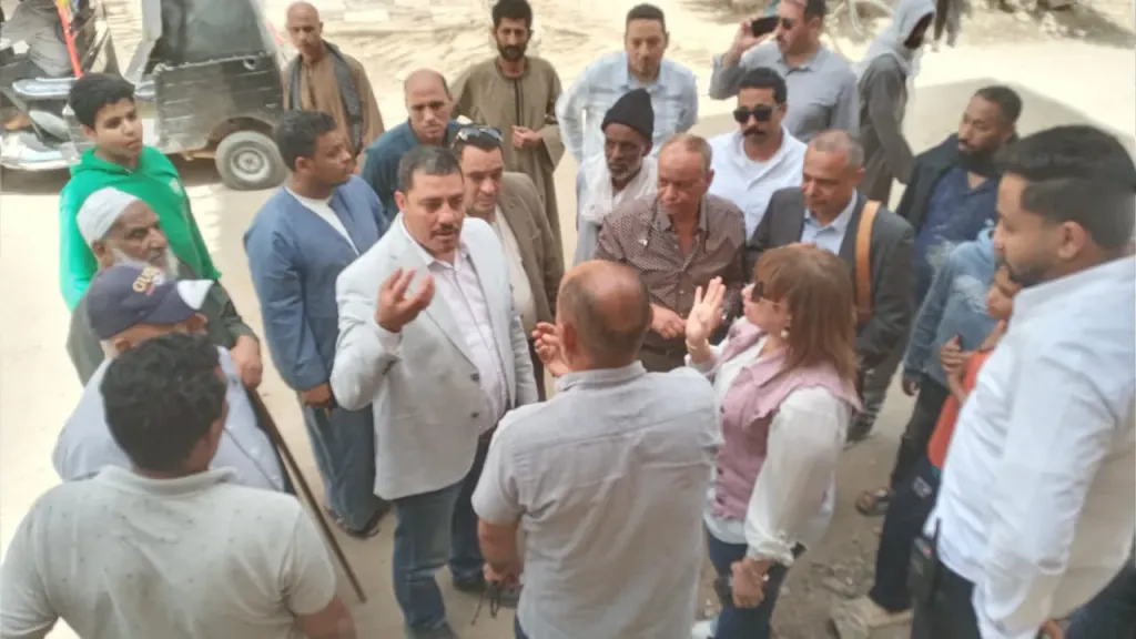 جانب من متابعه 