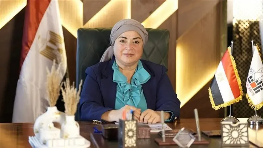 دكتوره نبيله حسن رىيس اكاديميه الفنون