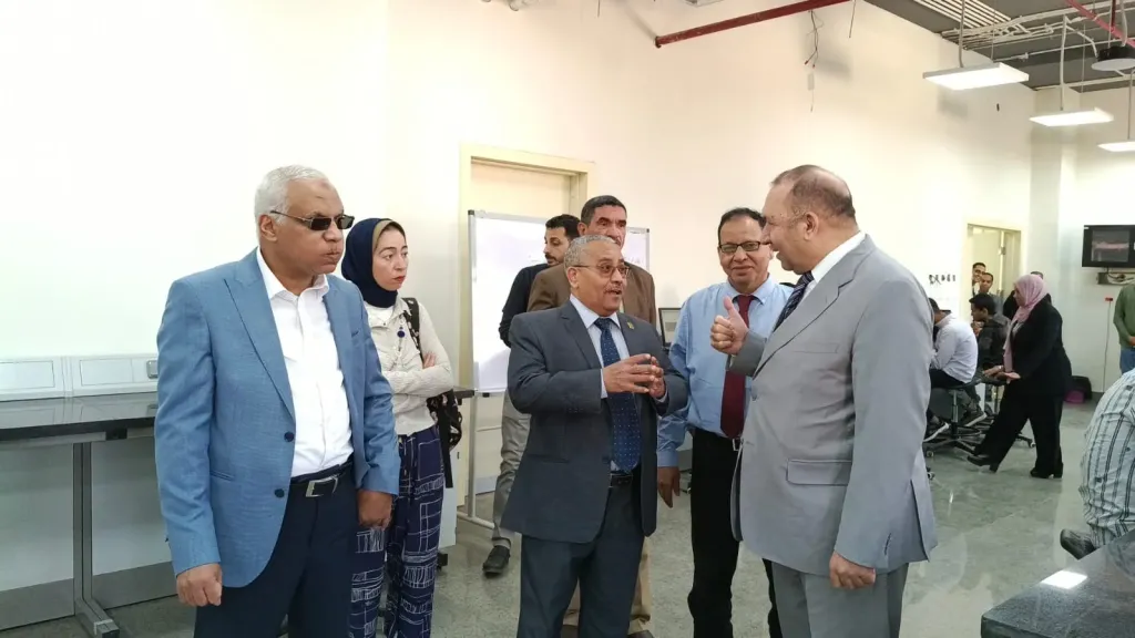 جانب من متابعه 
