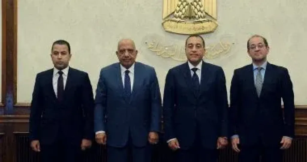 جانب من التوقيع 