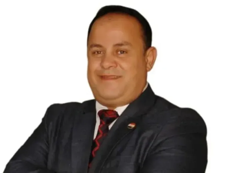 الاعلامي علاء خليل