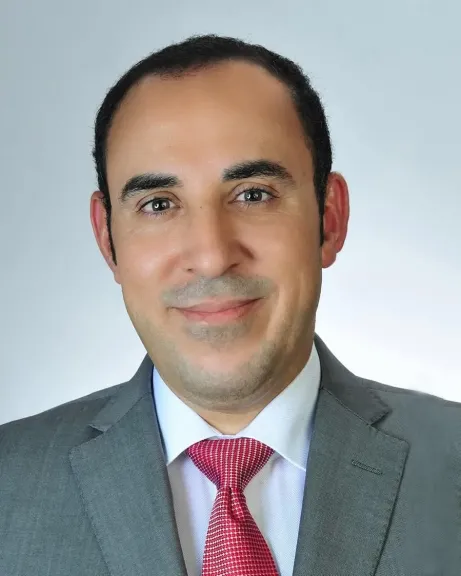 د. أحمد عبد الظاهر