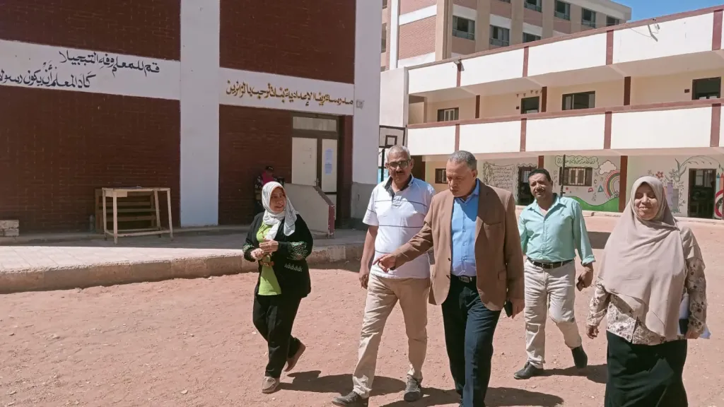 جانب من متابعه 