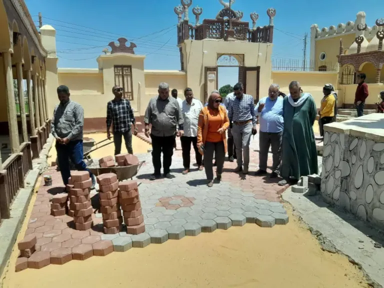 جانب من متابعه 
