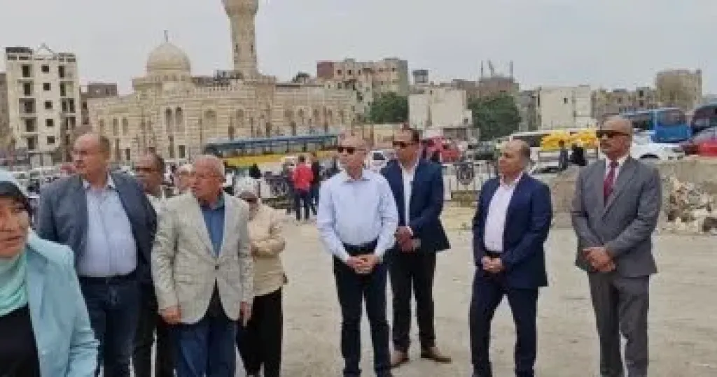 محافظ القاهرة يوجه بالقضاء على المواقف العشوائية بميدان السيدة عائشة