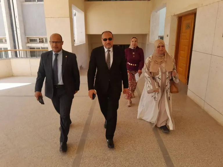 جانب من متابعه 
