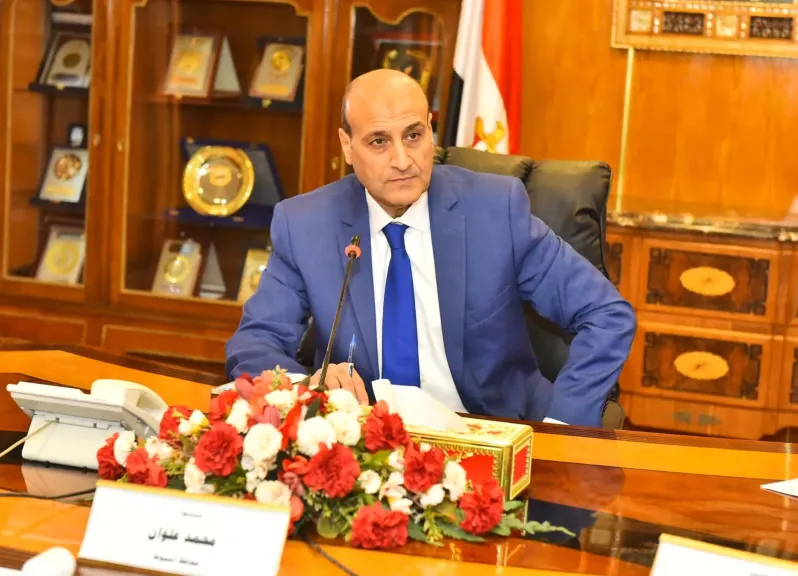 جانب من متابعه 